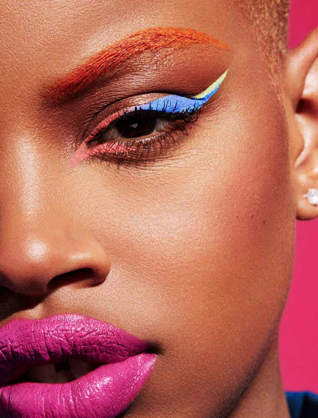 Forma de hacer el eyeliner multicolor de Fenty Beauty