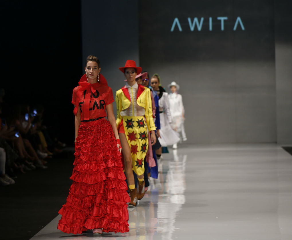 Desfile de Awita, ganadora de Code 41 Talent