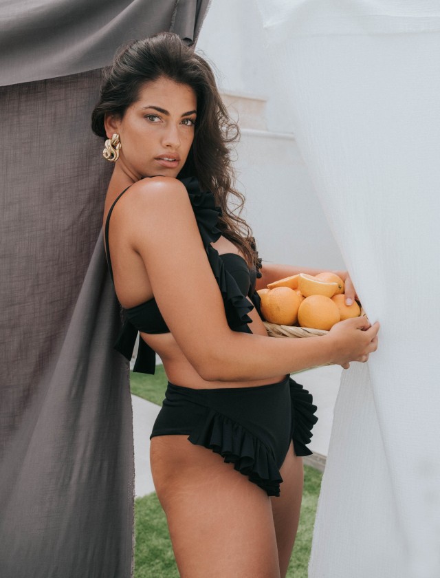 Colección de moda de baño 2020 de Johanna Calderón con la modelo Lorena Durán. Foto: Alberto Ramírez Studio