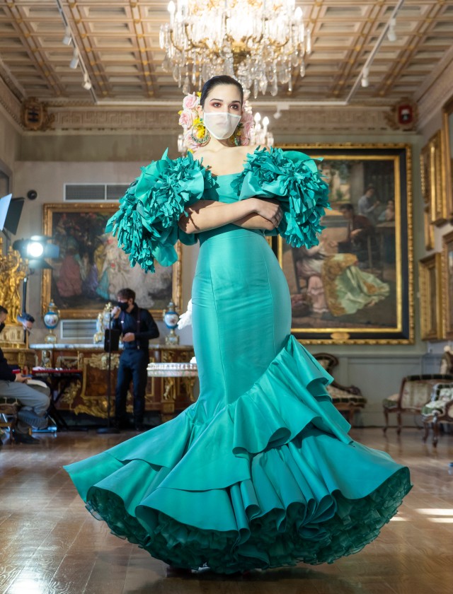 Desfile de moda flamenca Uniqo Qlamenco 2021 en Casa Fabiola. Diseño de Antonio Gutiérrez. Foto: Ernesto Castillo