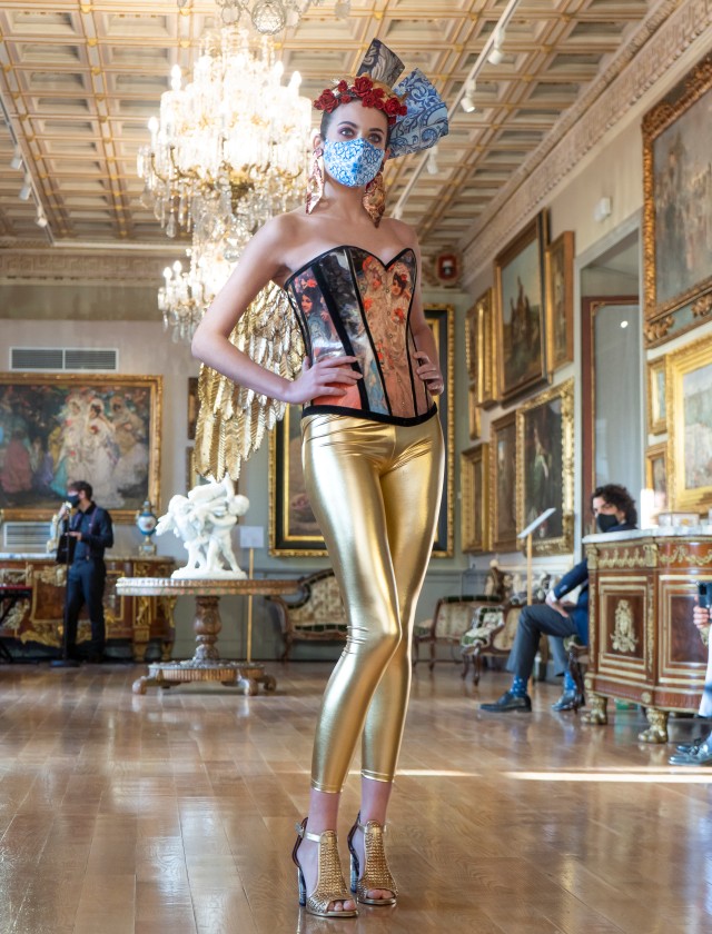 Desfile de moda flamenca Uniqo Qlamenco 2021 en Casa Fabiola. Diseño de Fina Estampa. Foto: Ernesto Castillo