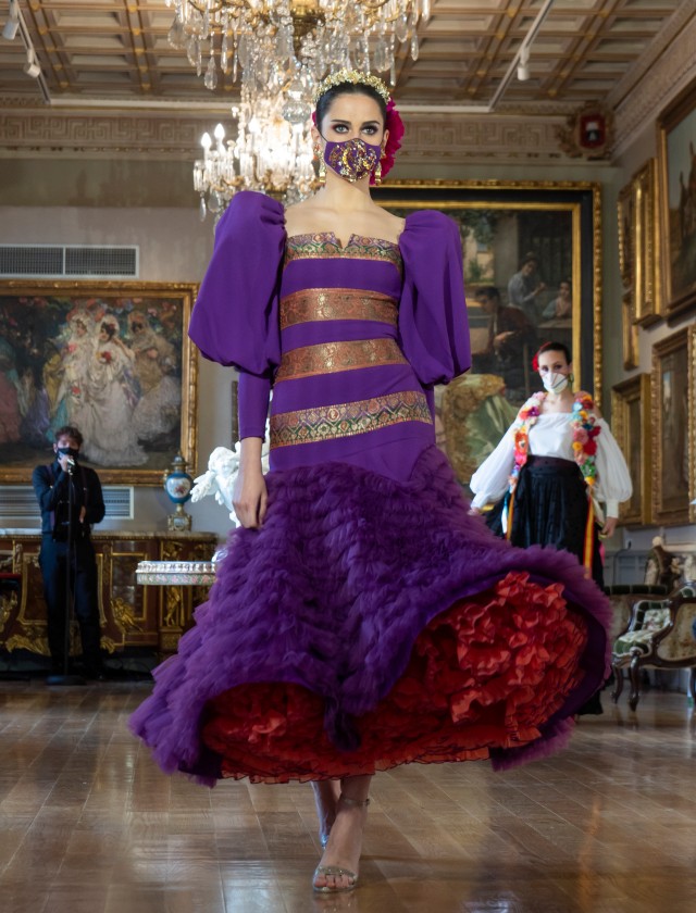 Desfile de moda flamenca Uniqo Qlamenco 2021 en Casa Fabiola. Diseño de Javier Jiménez. Foto: Ernesto Castillo