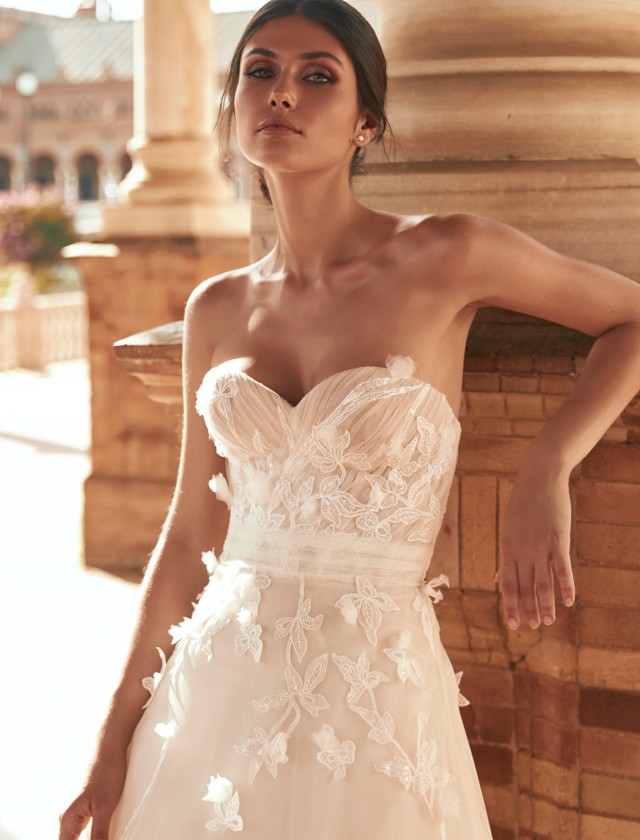 Marchesa para Pronovias en su colección de novias 2021 inspirada en Sevilla