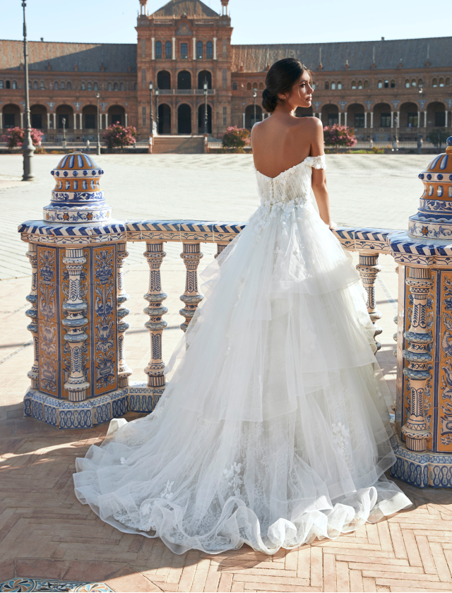 Marchesa para Pronovias en su colección de novias 2021 inspirada en Sevilla