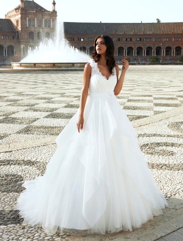 Marchesa para Pronovias en su colección de novias 2021 inspirada en Sevilla