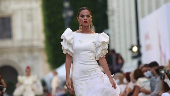 Galería: desfile de flamenca de Qlamenco en el centro de Sevilla