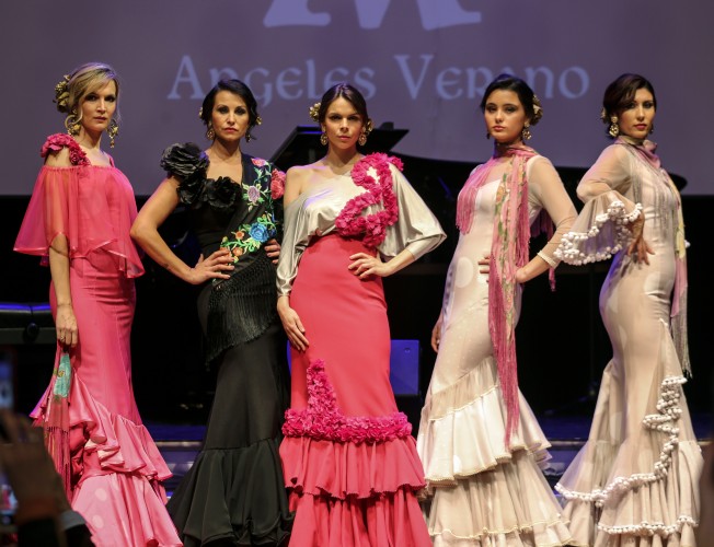 Mucho color y alegría en el desfile de trajes de flamenca 2022 de Ángeles Verano