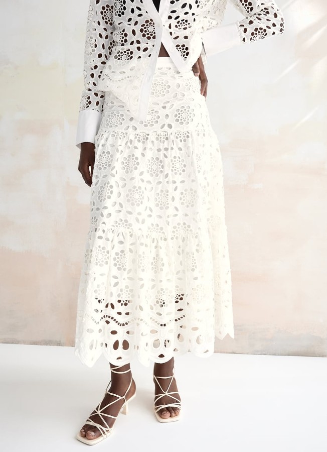 Diez faldas rocieras baratas para hacer el Camino o disfrutar en la aldea