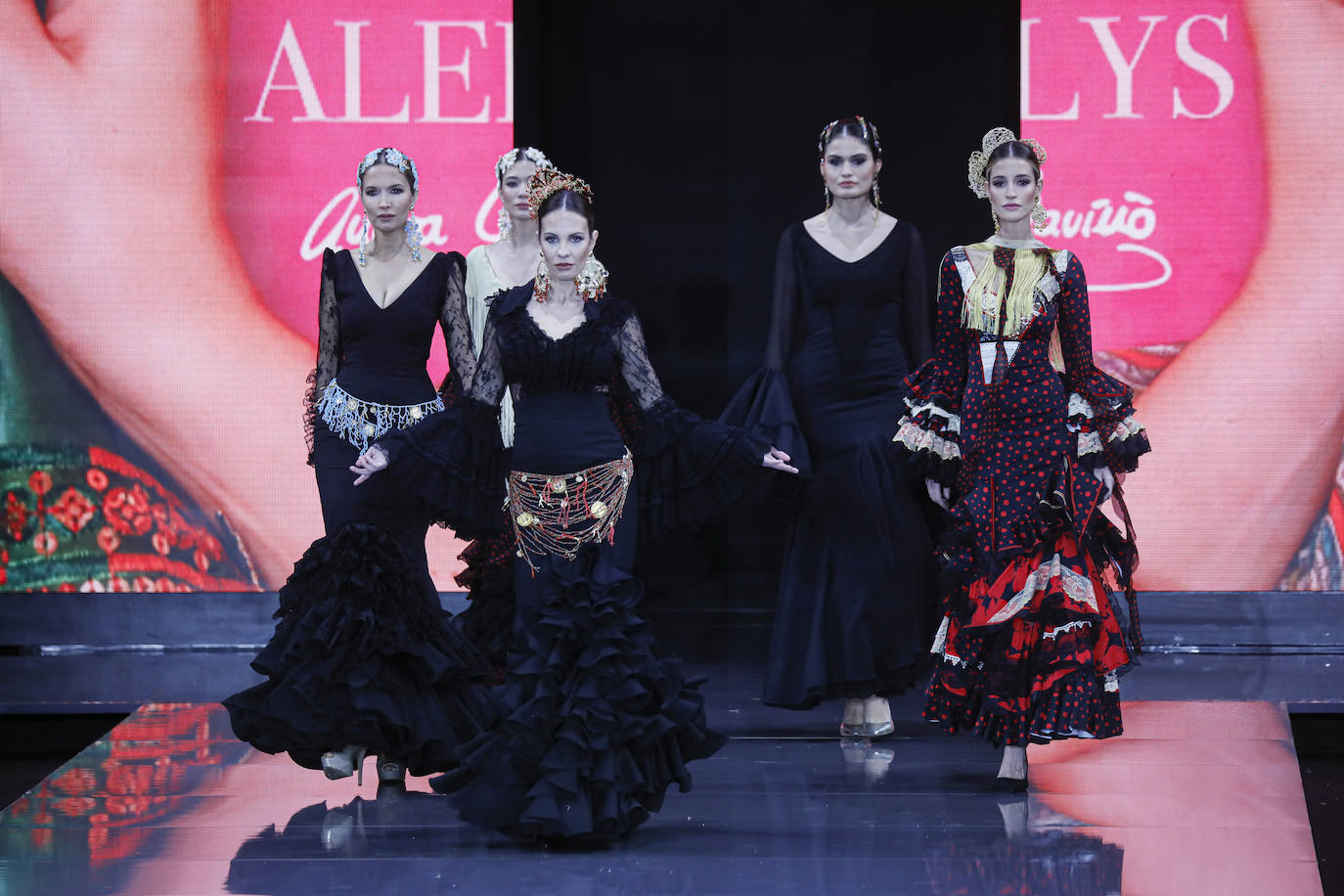 Desfile de Aurora Gaviño en SIMOF 2023 / J.M.Serrano