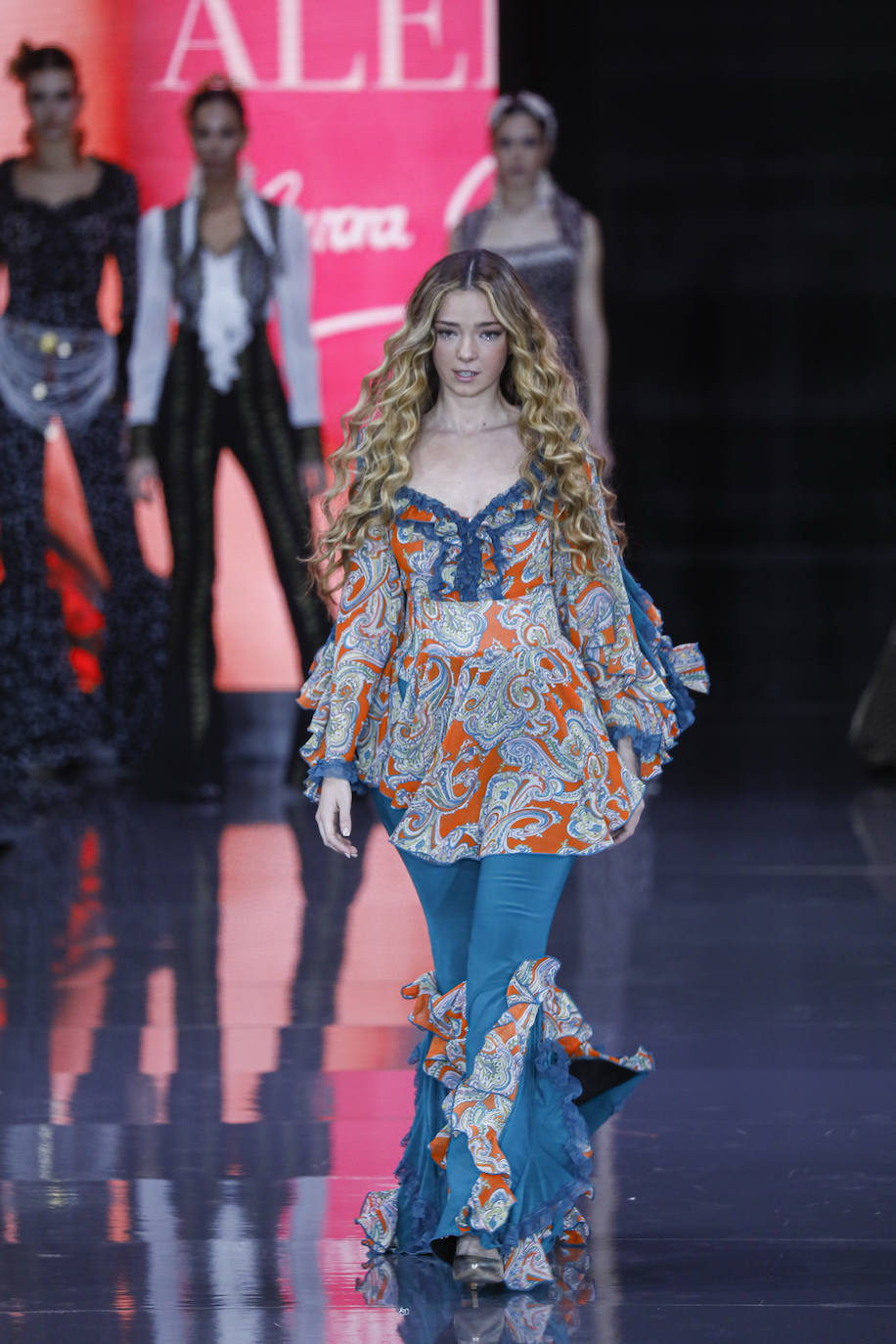 Desfile de Aurora Gaviño en SIMOF 2023 / J.M.Serrano