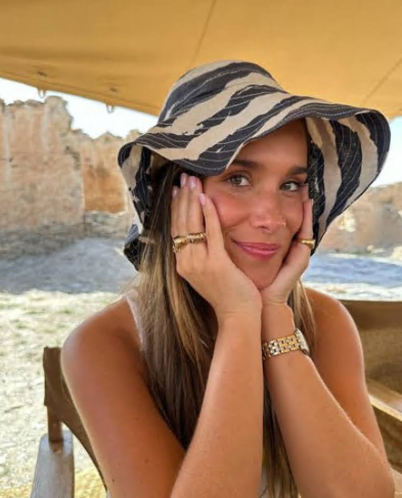 El bronzer que lo hace todo es el aliado de María Pombo para lucir buena cara