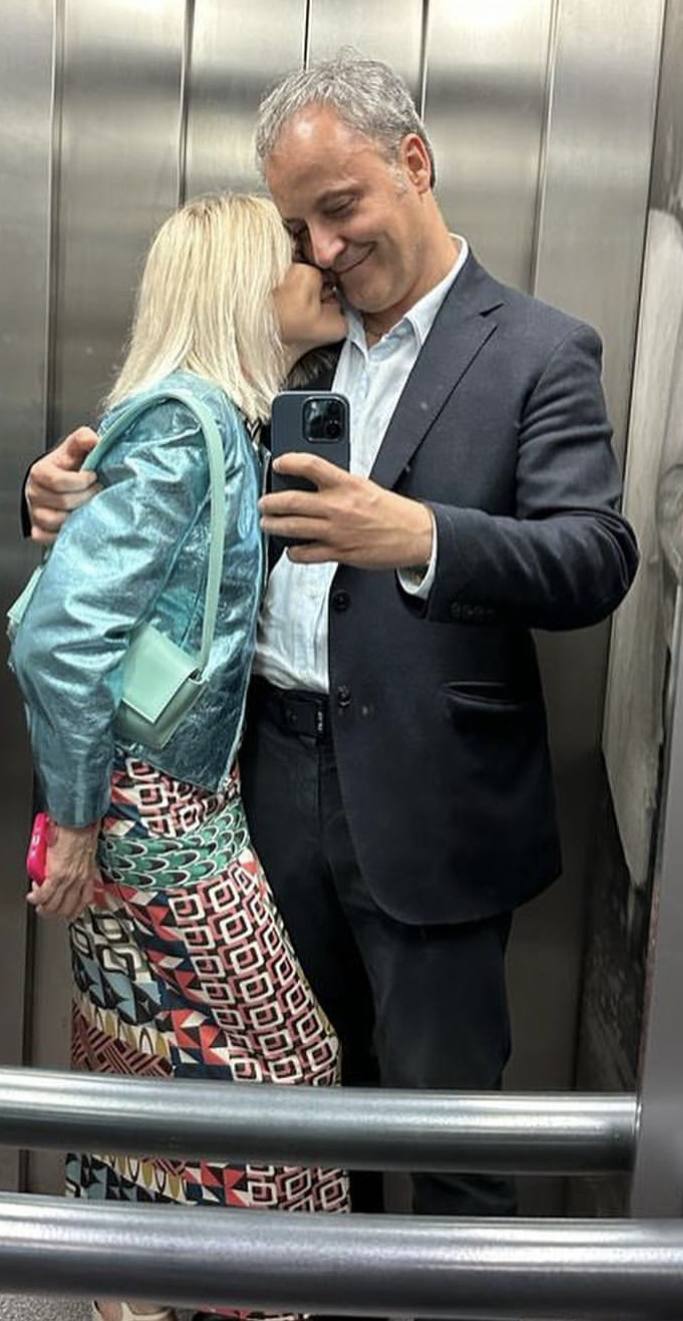 La chaqueta estilo bomber más vanguardista de Eugenia Martínez de Irujo