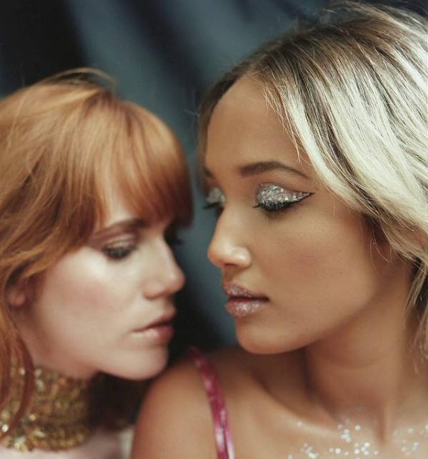 Prohibición de la purpurina: estos son los productos de maquillaje alternativos para no dejar de brillar