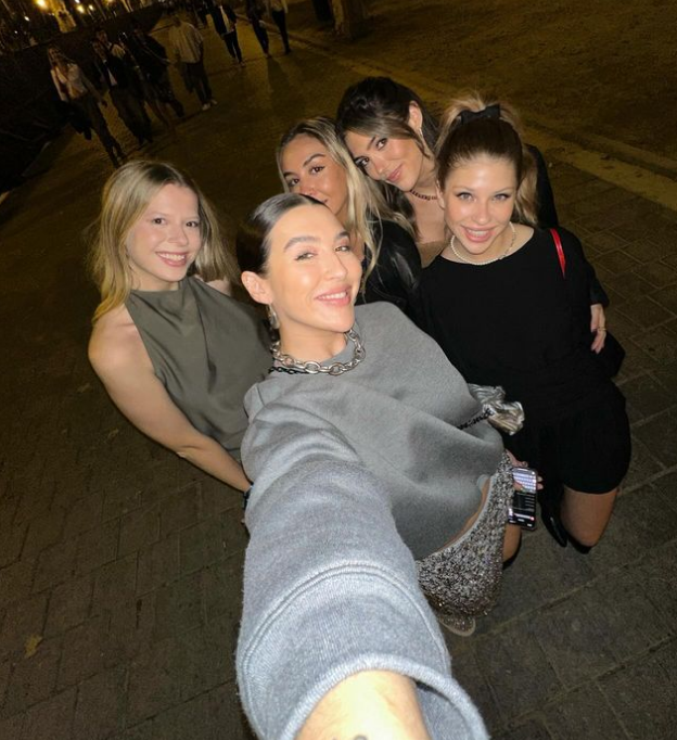 Anita Matamoros, Anna Padilla, Alba Díaz y Loreto Sesma disfrutan en Sevilla de los conciertos de los Grammy Latinos