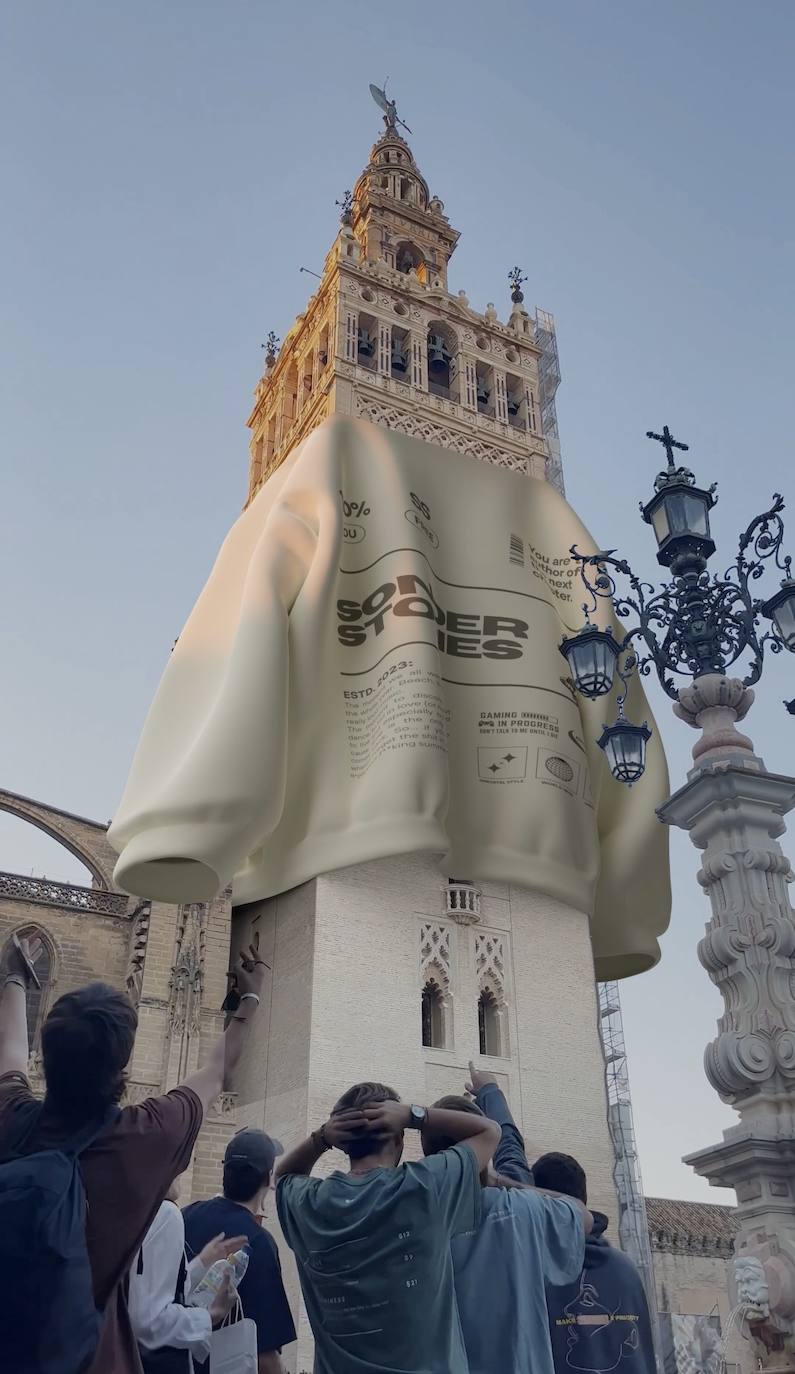 Sonderstories, la marca de ropa que ha vestido a la Giralda de Sevilla