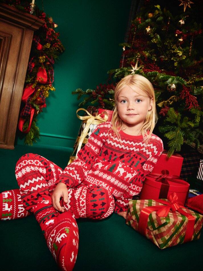 La Navidad ha llegado a Lefties con su nueva colección de sudaderas y