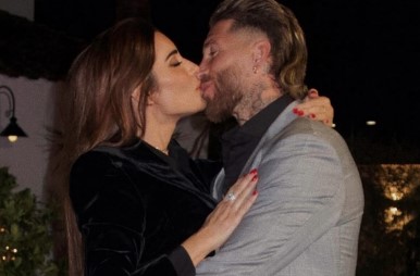 El posado navideño de Sergio Ramos y Pilar Rubio juntos para felicitar el año 2024