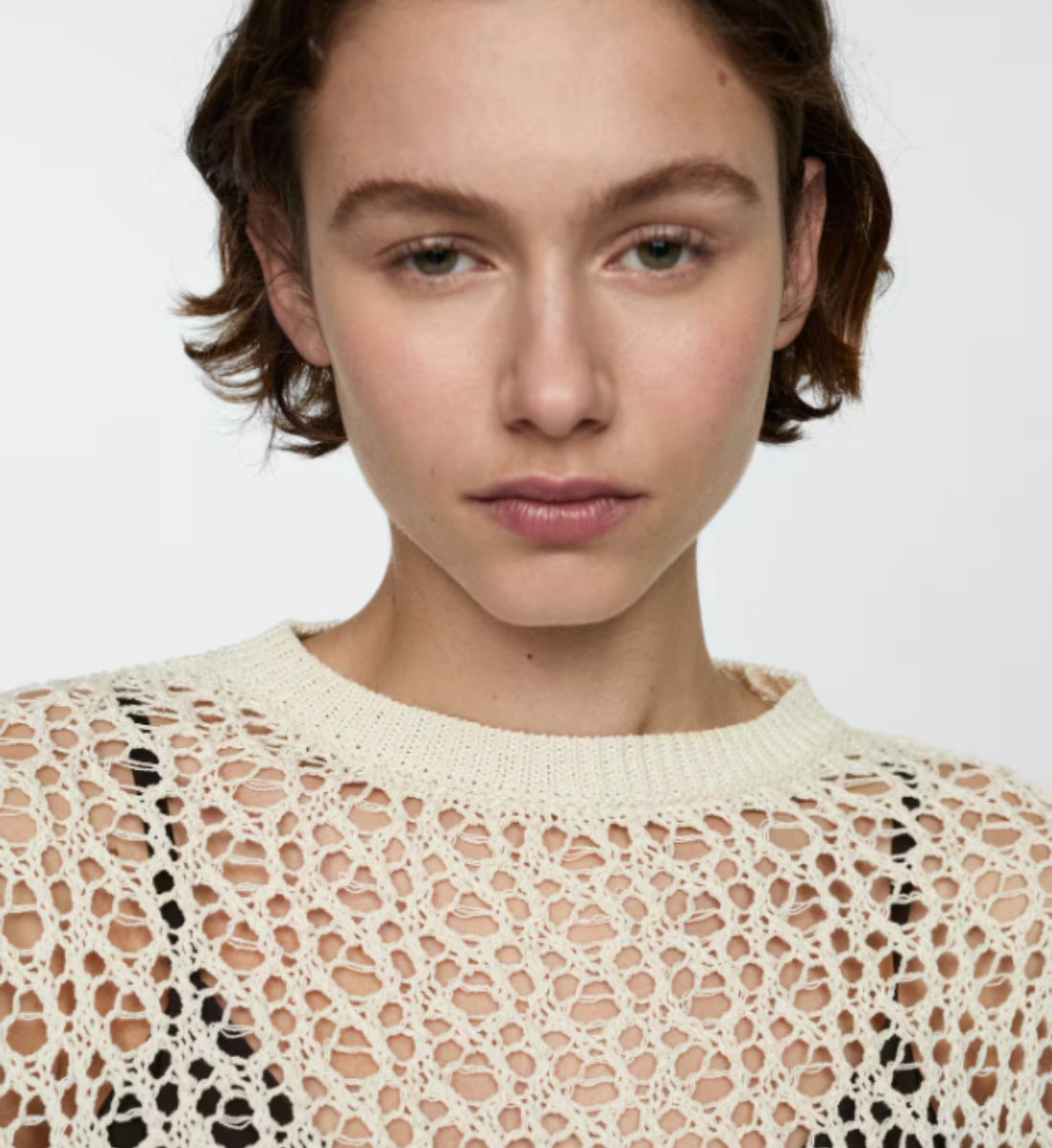 El jersey crochet de Mango que llevaría la mismísima Rosalía cuesta solo 30 euros