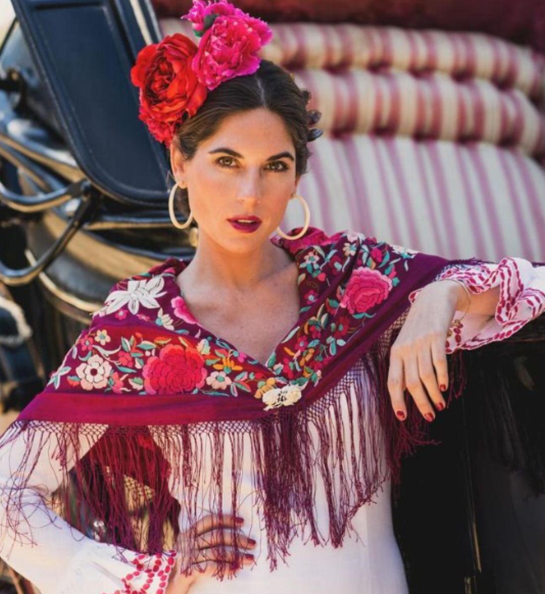 ¿Combinaciones imposibles? Lourdes Montes consigue mezclar colores para la Feria de Abril y que queden bien