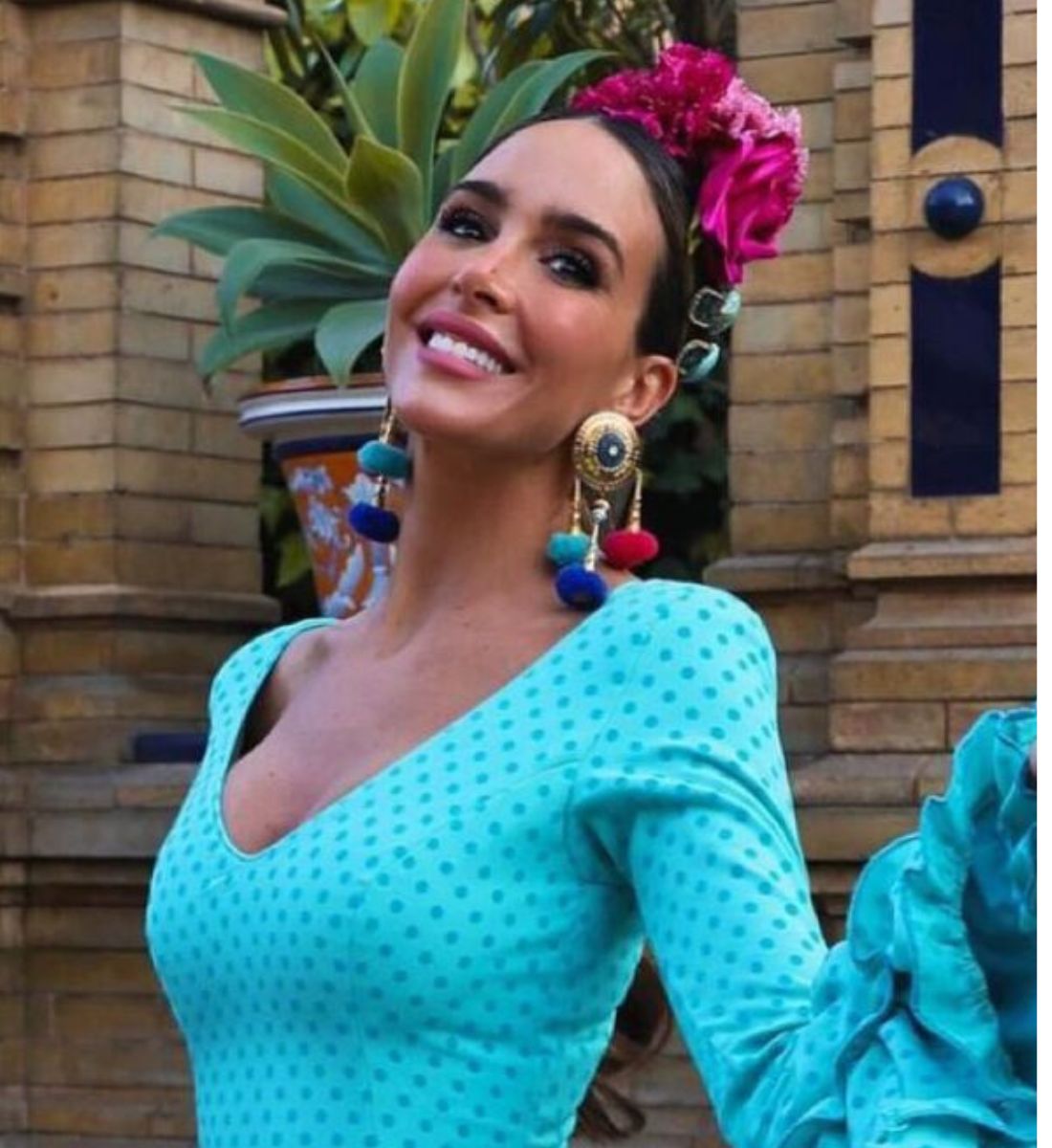 Accesorios imprescindibles para la Feria de Abril: mantoncillos, flores y complementos