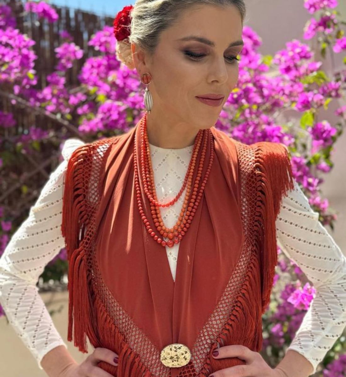 Manuela Villena arrasa en la Feria de Abril de Sevilla con su increíble look de flamenca