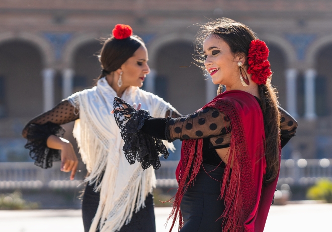 Cómo peinar y planchar los flecos del mantoncillo para la Feria de Abril de Sevilla