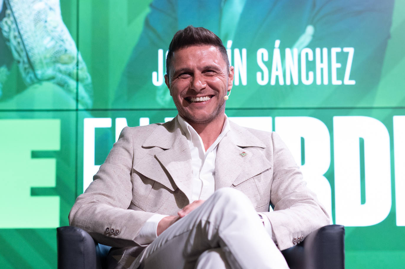 Joaquín Sánchez se graba comiendo caracoles: «Qué asco»