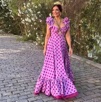 Raquel Bollo se pone en forma para el camino del Rocío en una cinta de correr… ¡vestida de flamenca!