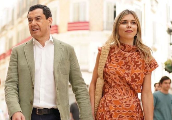 El look de Manuela Villena de una firma sevillana se convierte en lo más trending este domingo