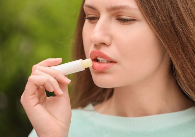 Cuál es el mejor reparador labial para evitar los labios agrietados