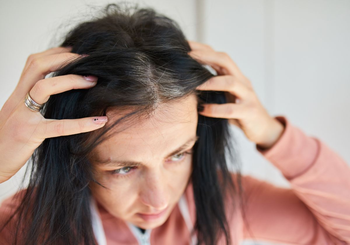 Este es el color de tinte que cubre mejor las canas en morenas