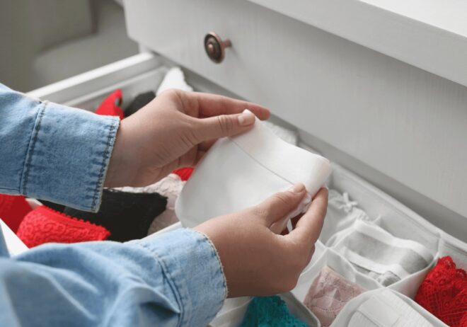 Consigue más espacio en tus cajones doblando la ropa de esta forma tan viral