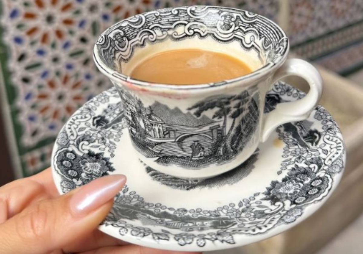 No se vende en Zara Home: Eva Longoria pone de moda la vajilla que solo se hace en Sevilla