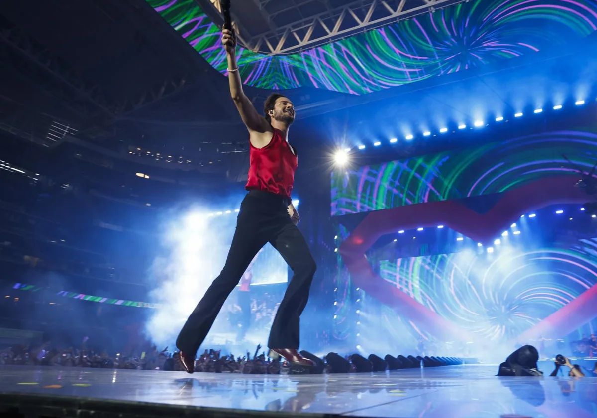 Multan a Manuel Carrasco por su último concierto en el Bernabéu