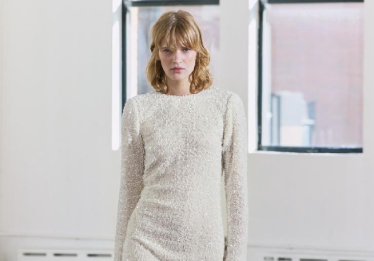 ⁠Con cremalleras en las mangas: así es el vestido más raro de Zara para Navidad