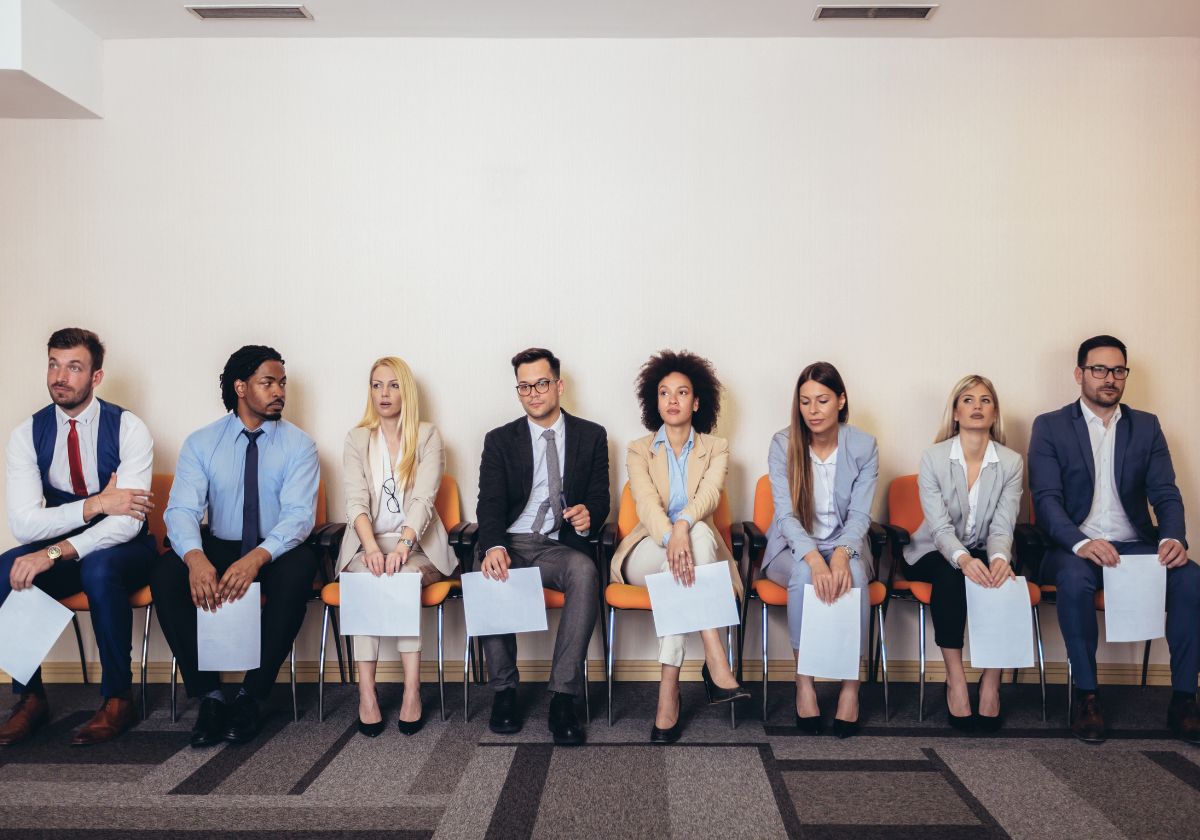 Soy psicóloga y este es el color que nunca deberías llevar a una entrevista de trabajo