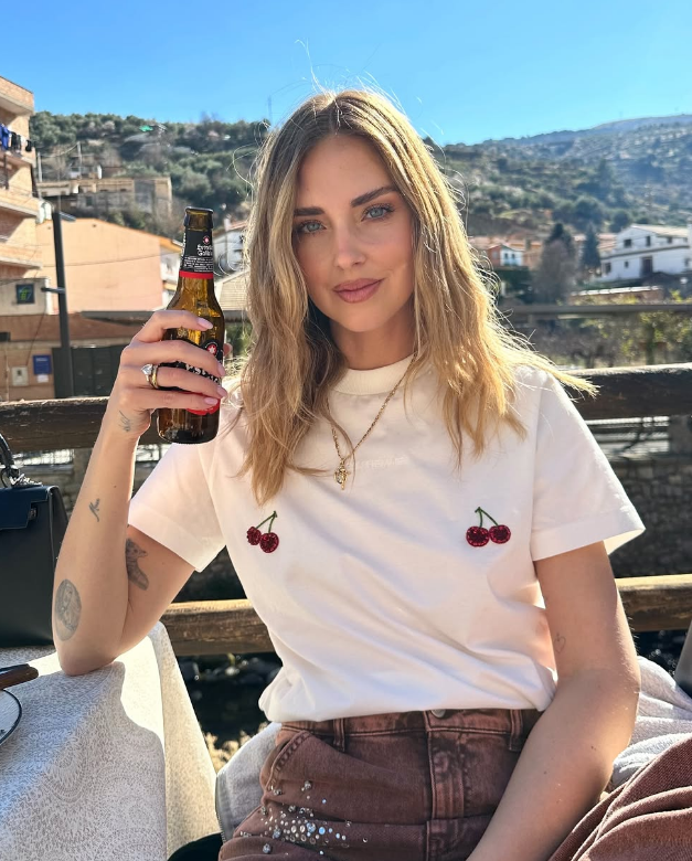 Los tres peculiares recuerdos que Chiara Ferragni compró en Granada: «Este es el collar que ya voy a llevar siempre»