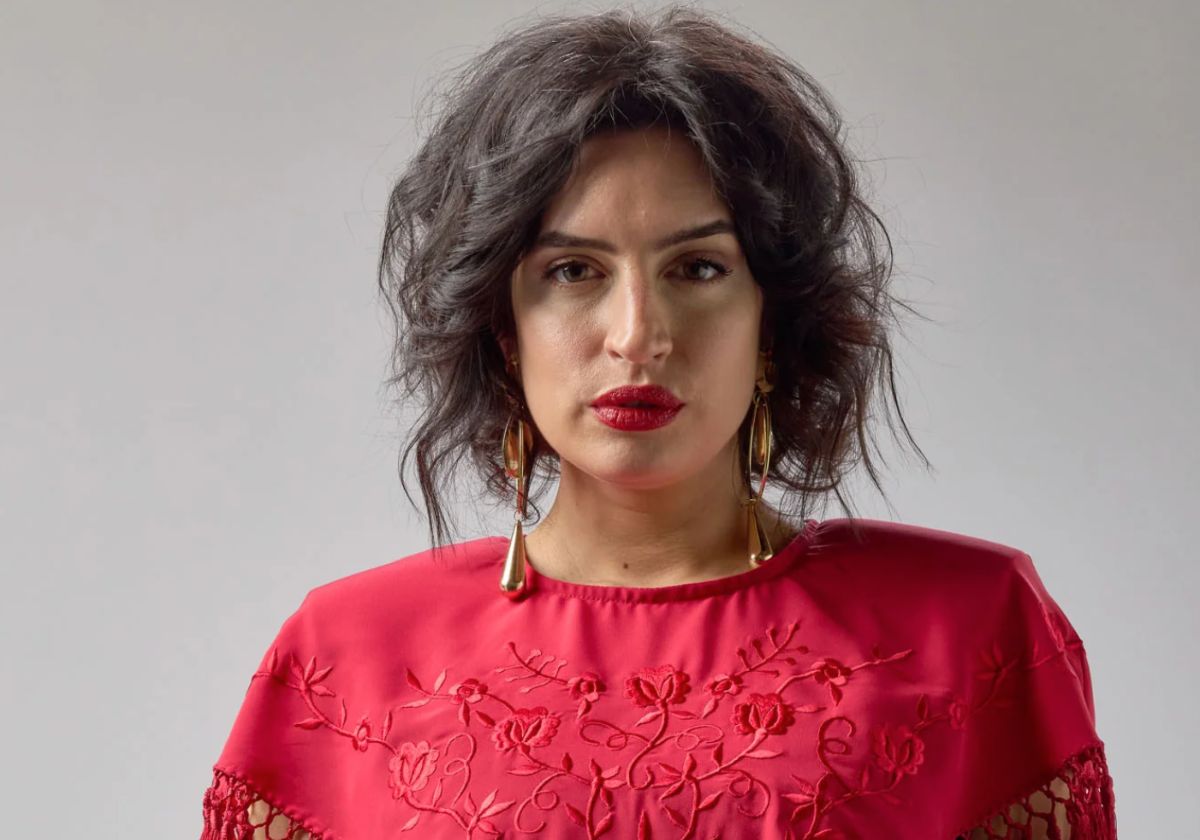 Sin broches ni nudos: así es el mantoncillo que han inventado para que no se caiga