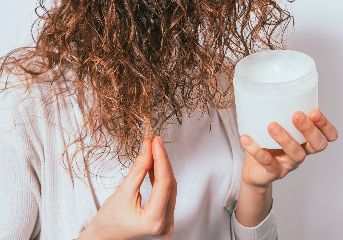Rizar el pelo sin planchas es posible: estas son las mejores técnicas para evitar que se rompa