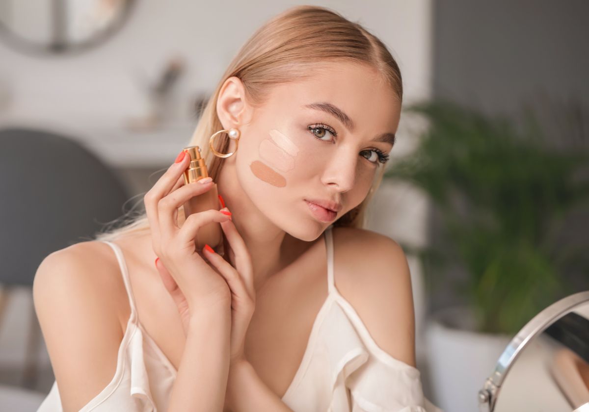 5 bases de maquillaje que no manchan la ropa y duran todo el día