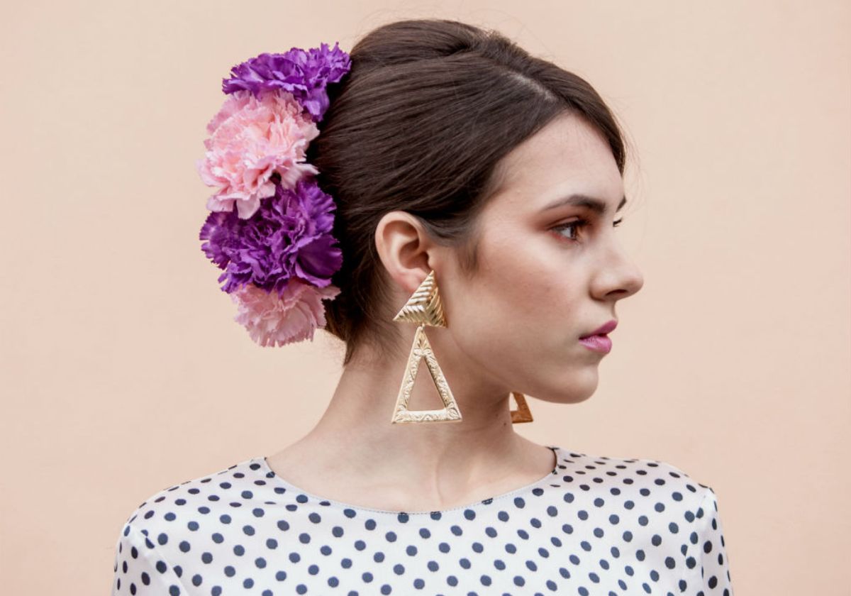 Adiós a ir mal peinada en la Feria de Sevilla: 4 peinados fáciles que te puedes hacer tú sola