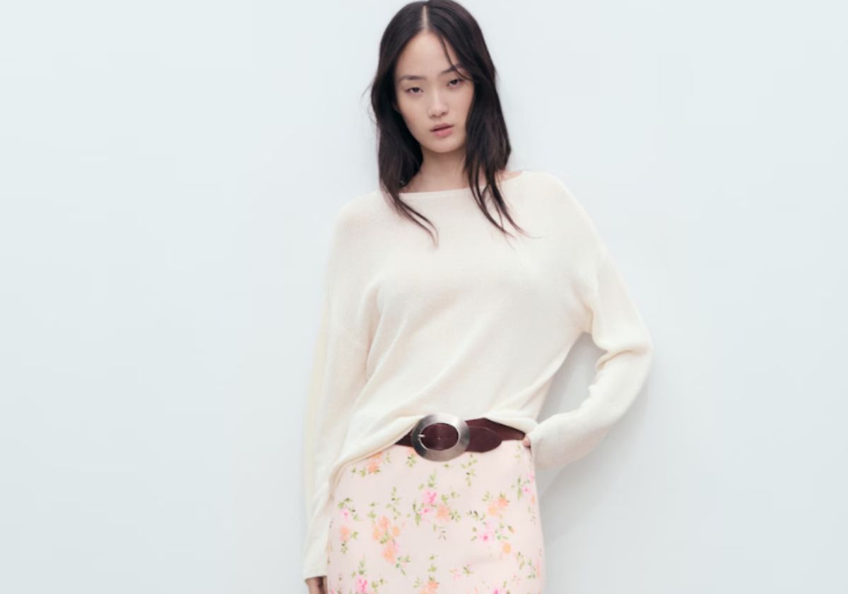 La falda que estiliza y no da calor: está en Mango y parece mucho más cara de lo que es