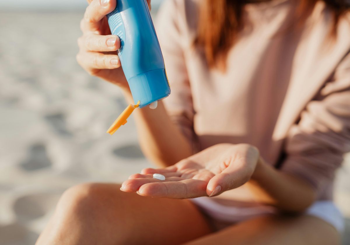 El método infalible para eliminar las manchas de crema solar de los bañadores y la ropa