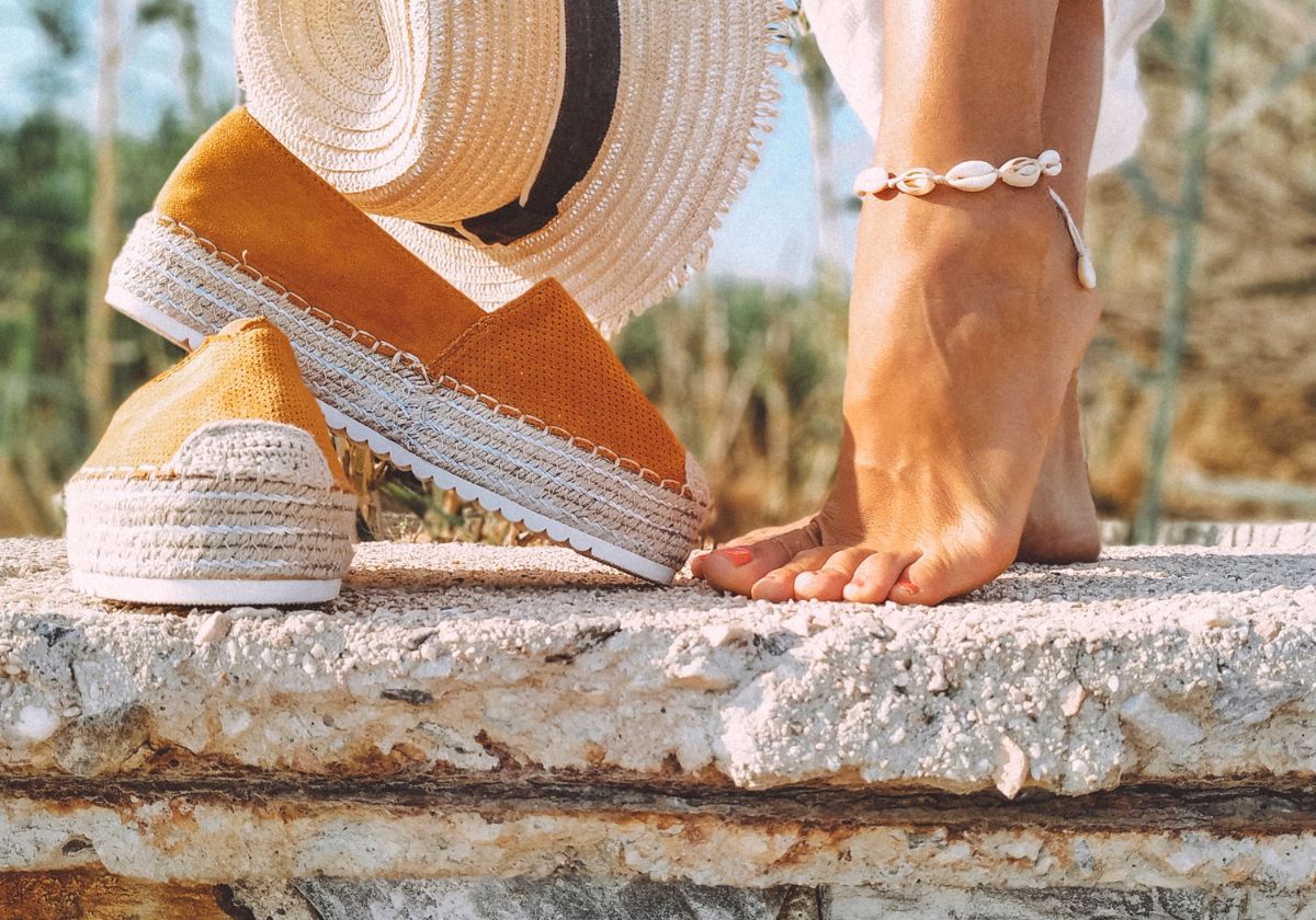 Cómo limpiar las sandalias de esparto y quitar las manchas de sudor para que parezcan nuevas