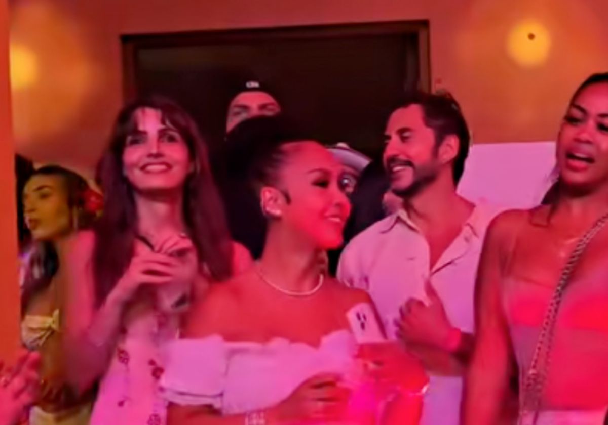 Paco León sorprende junto a Ana de Armas en el concierto de Bad Bunny en Puerto Rico: “Gracias por invitarnos a tu casita”