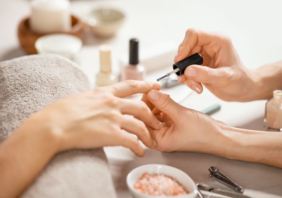 Mónica Moreno Díaz, manicurista: “La prohibición me parece estupenda porque…”