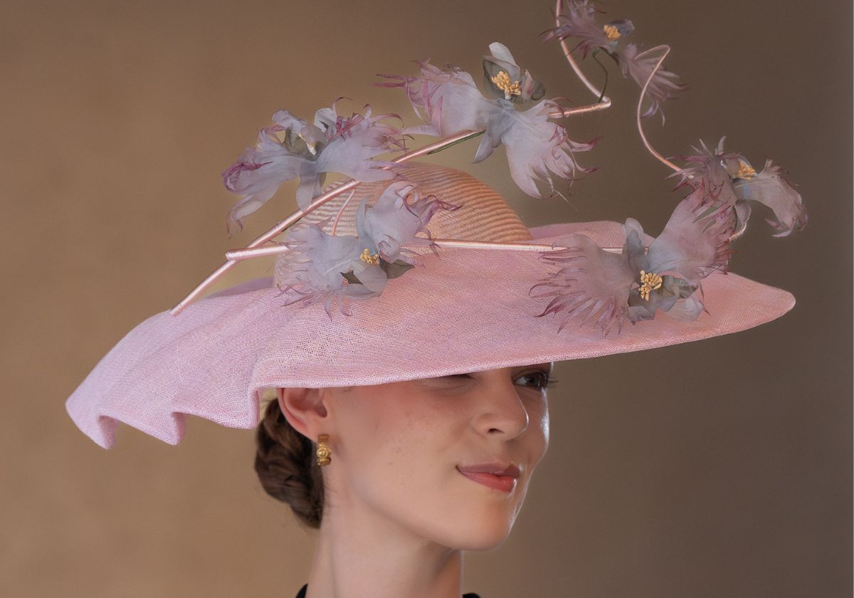 Eugenia Jiménez presenta su nueva colección de sombreros en París: “Lo que comenzó como un juego se transformó en una verdadera vocación”