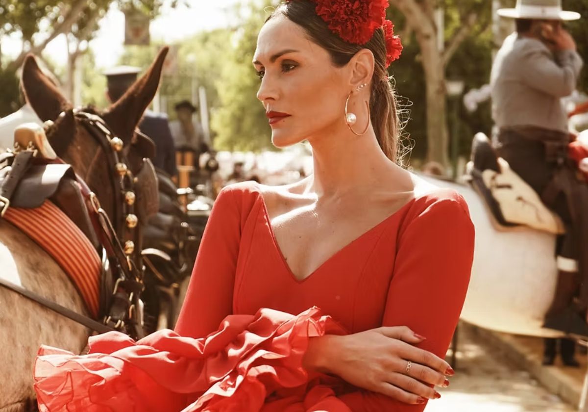Esta conocida marca de trajes de flamenca anuncia rebajas en octubre: vestidos de pasarela por 300 euros