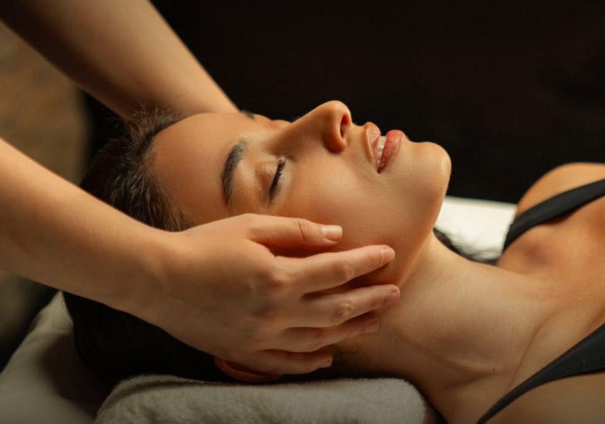 Los 3 mejores tratamientos para las arrugas debajo de los ojos que lucen una piel suave y firme