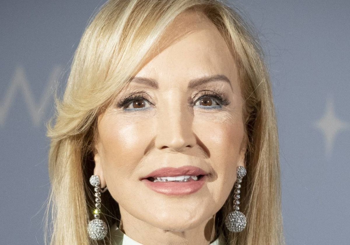 Los 4 mejores peinados cortos para mujeres mayores de 70 años con gafas, según un estilista profesional